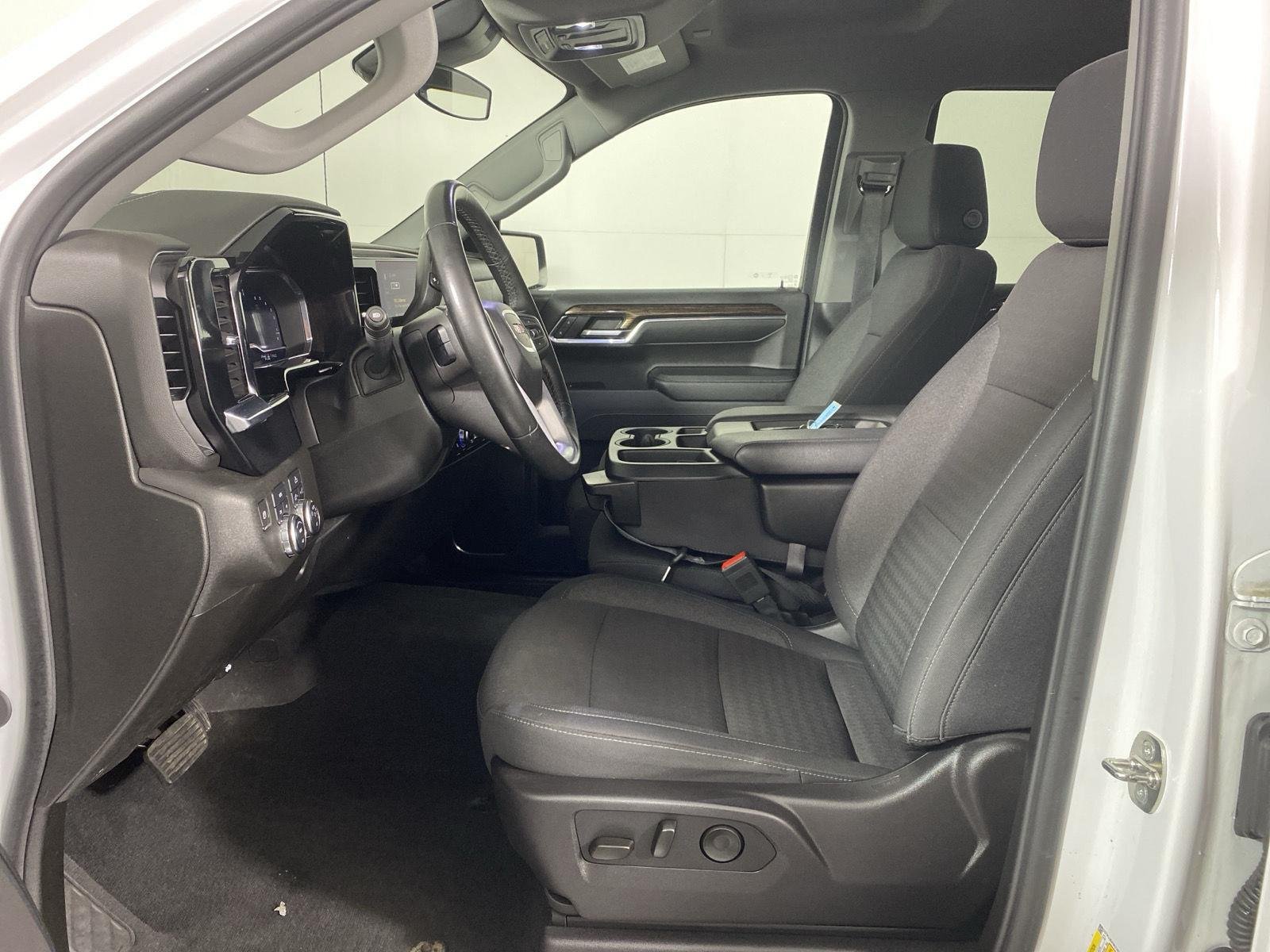 Used 2024 Summit White GMC Elevation image 8