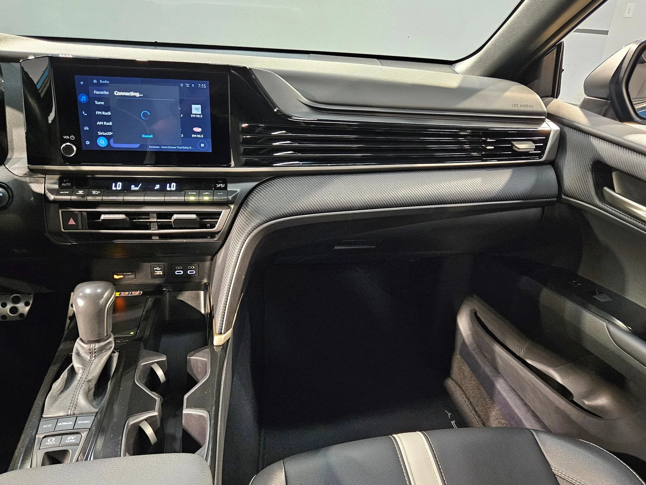 Used 2025 Ocean Gem Toyota SE image 11