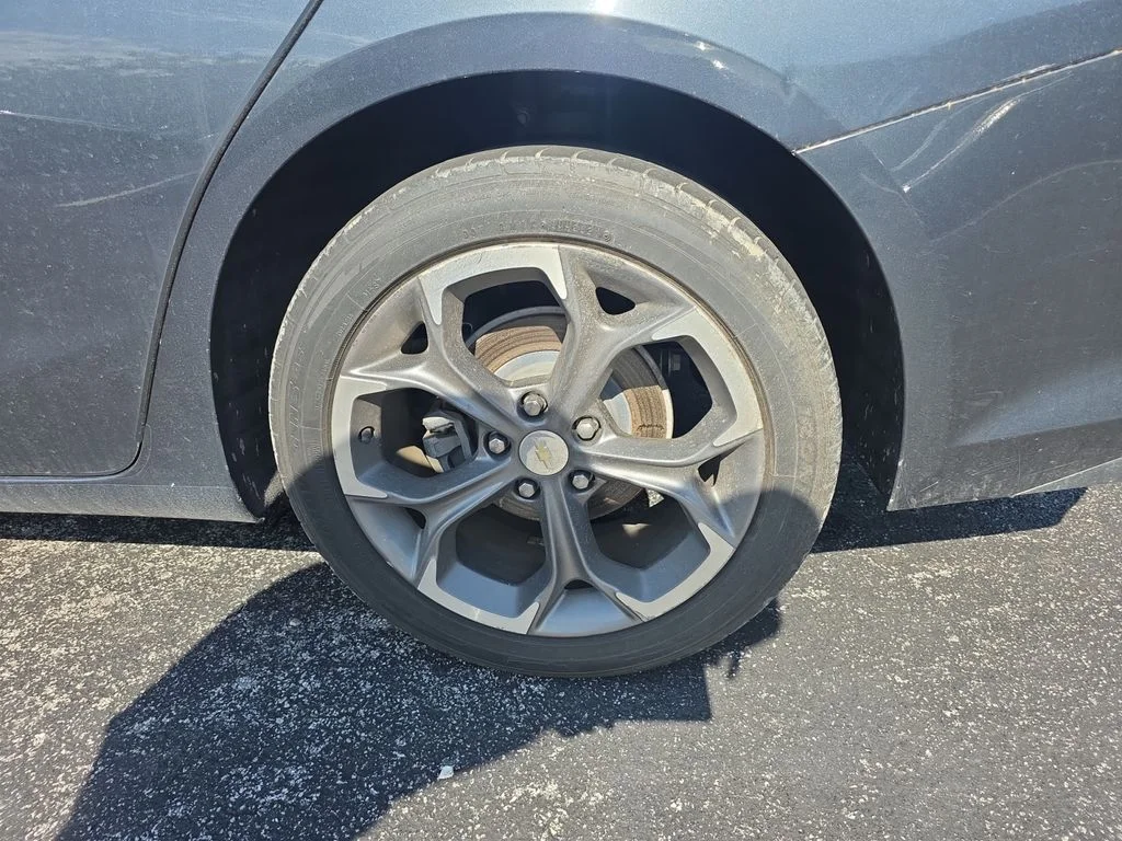 Used 2020 Gray Chevrolet LT image 27