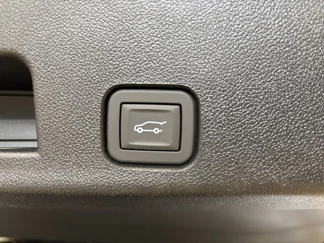 New 2026 White GMC Elevation image 19