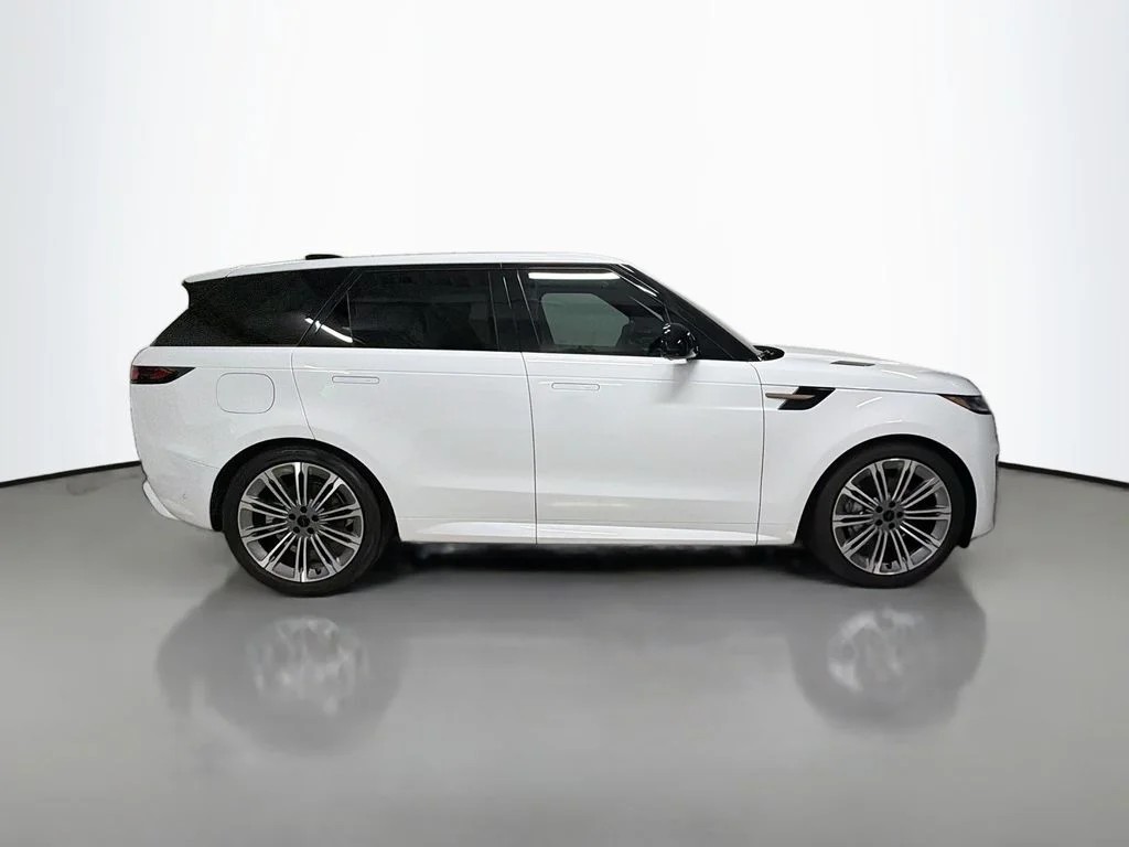 Used 2026 White Land Rover Dynamic SE image 8