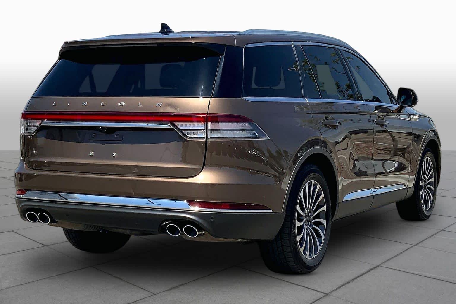 Used 2022 Bronze Smoke Metallic Clearcoat Lincoln Reserve image 11