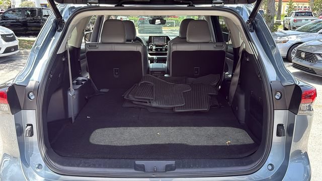 Used 2022 Moon Dust Toyota XLE image 9