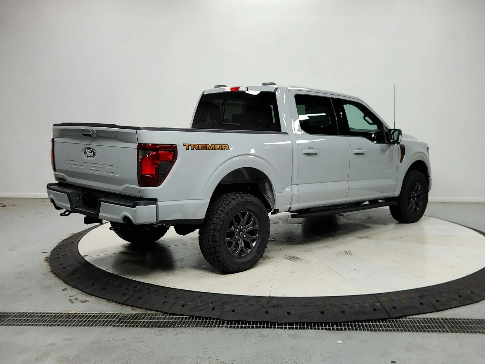 New 2026 White Ford Tremor image 8