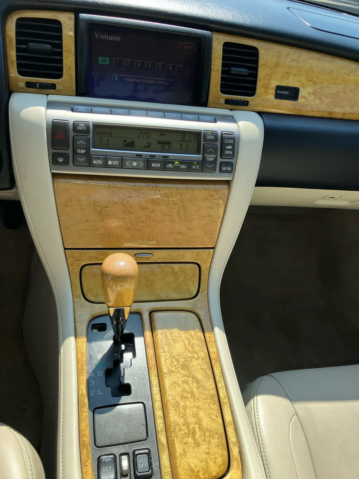 Used 2004 Egyptian Sand Pearl Lexus  image 11