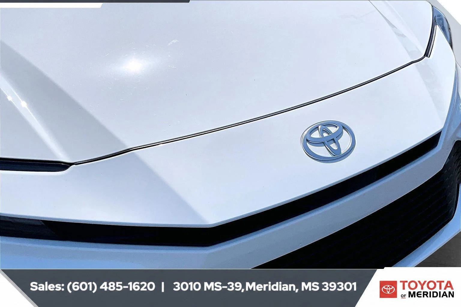 Used 2025 Ice Cap Toyota LE image 21