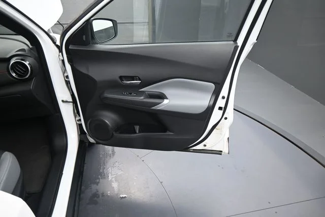 Used 2024 White Nissan SR image 100