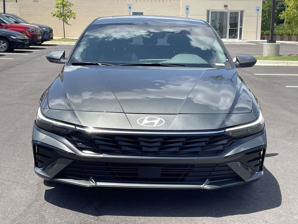 Used 2025 Gray Hyundai SEL Convenience image 7
