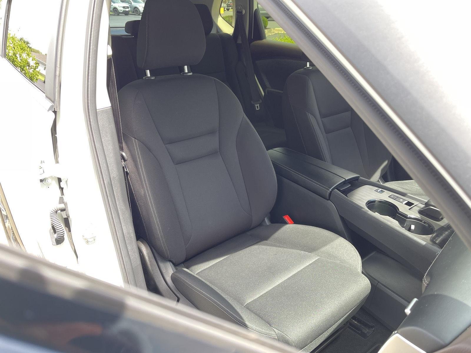 Used 2023 Glacier White Nissan S image 28