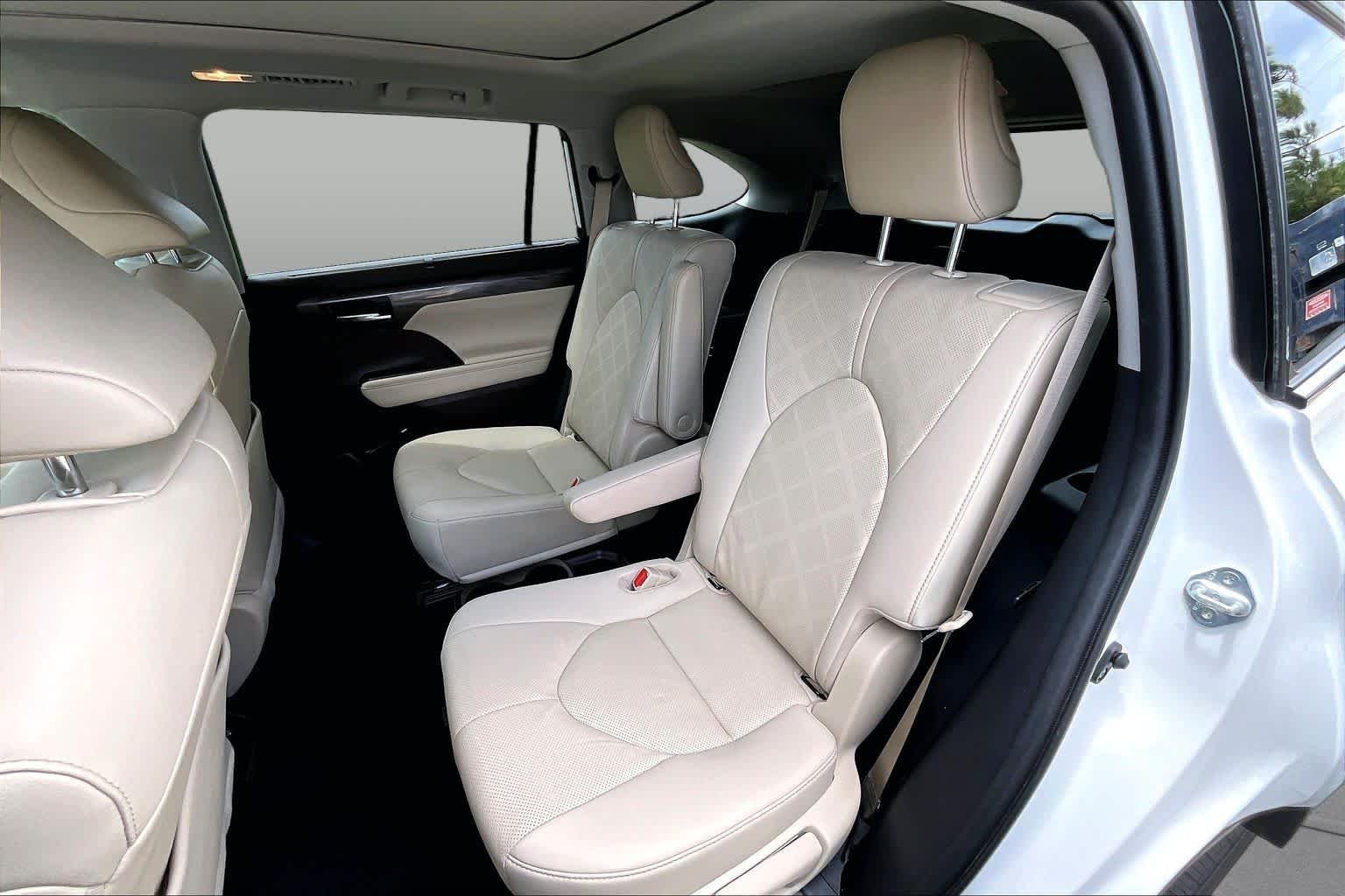 Used 2021 Blizzard Pearl Toyota Platinum image 21