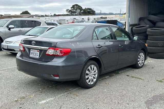 Used 2013 Gray Toyota LE image 5