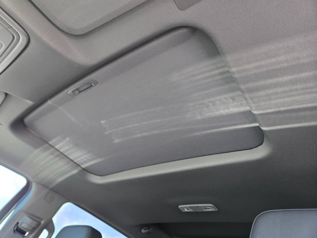 New 2026 Sterling Metallic GMC Elevation image 7