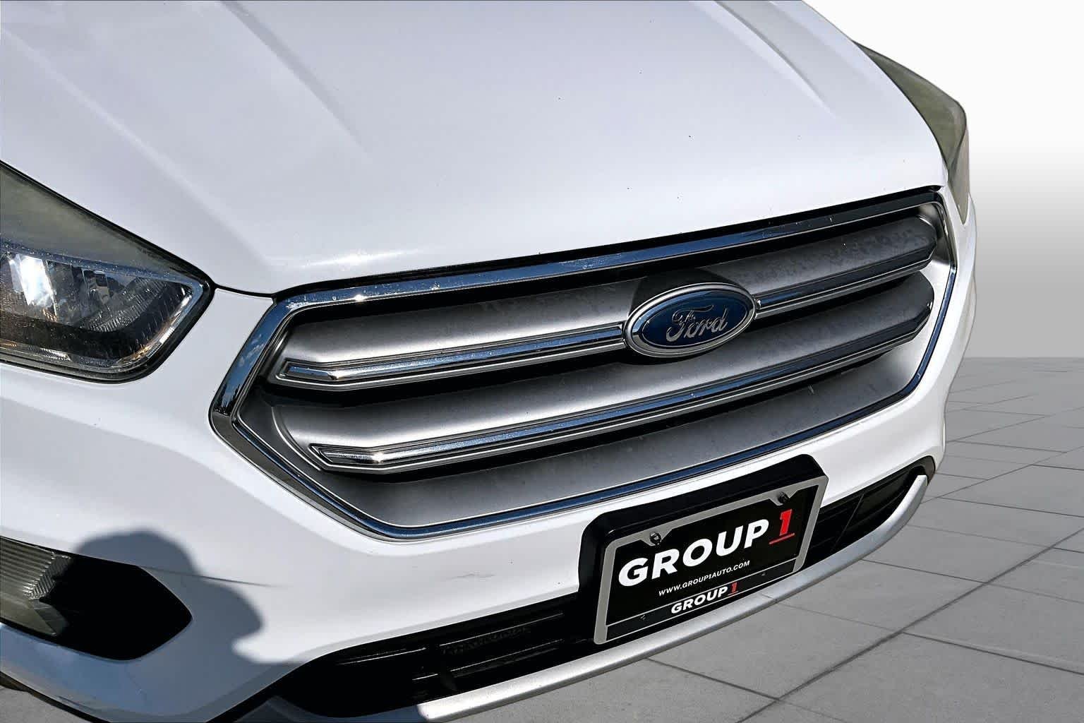Used 2017 Oxford White Ford SE image 28
