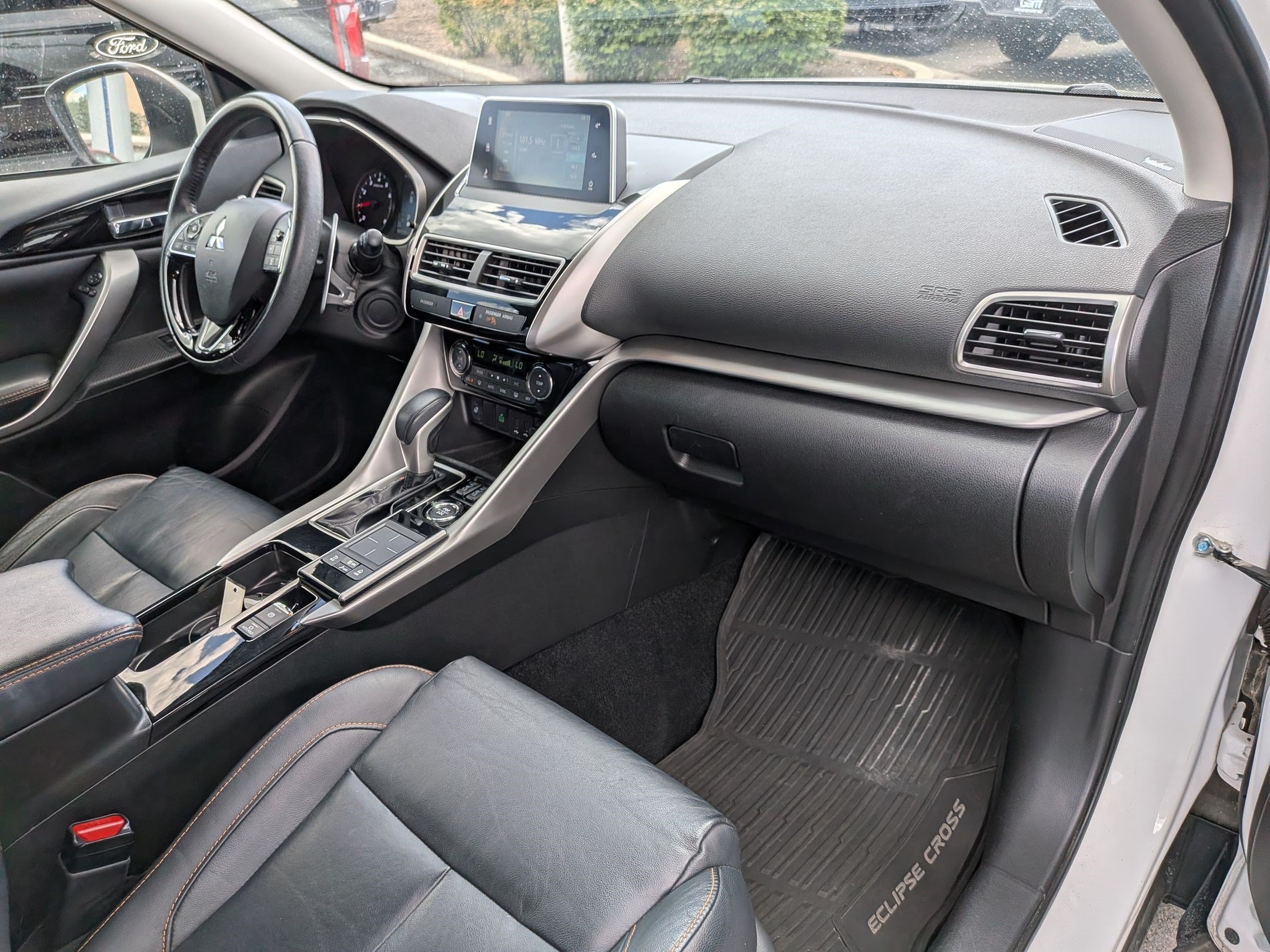 Used 2019 White Mitsubishi SE image 32