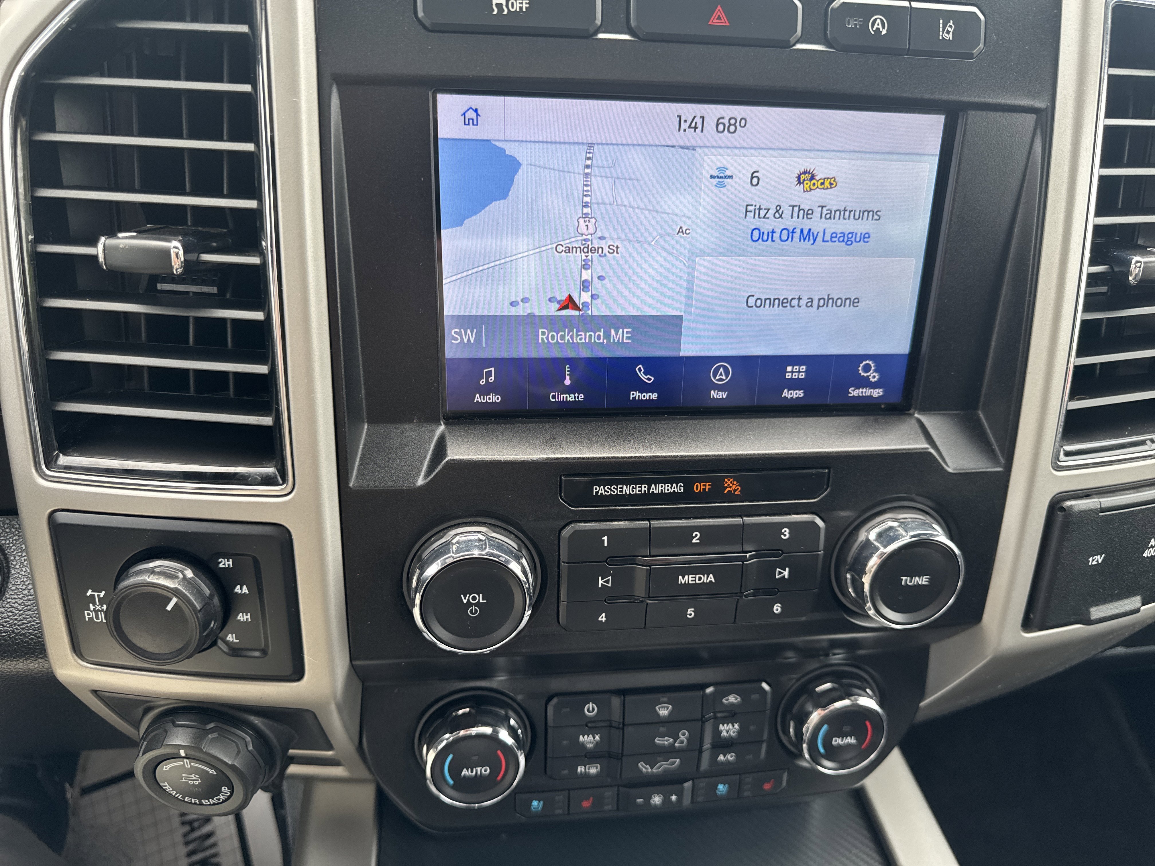 Used 2020 Agate Black Metallic Ford LARIAT image 14