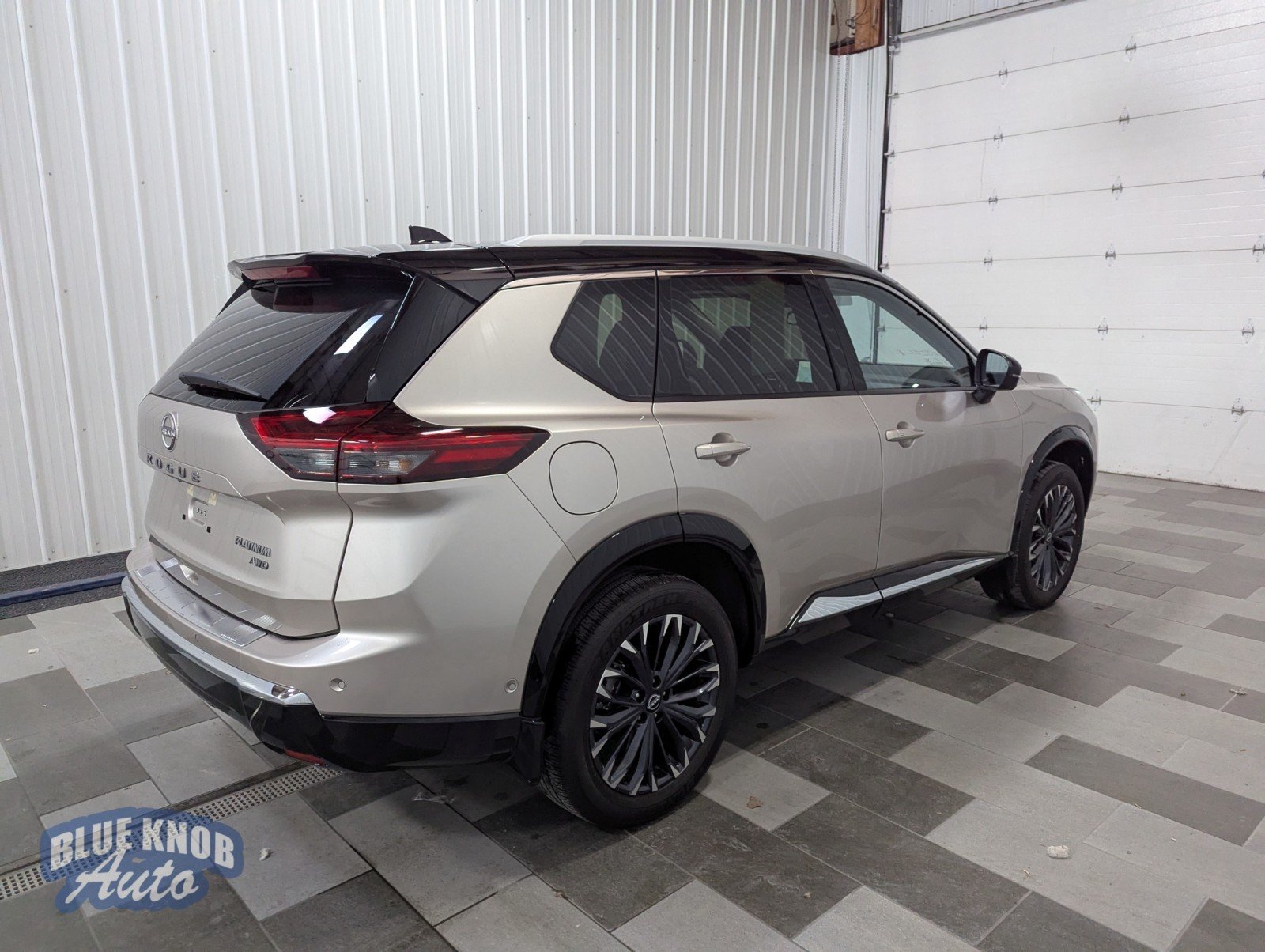 2024 Nissan Rogue Platinum photo 3