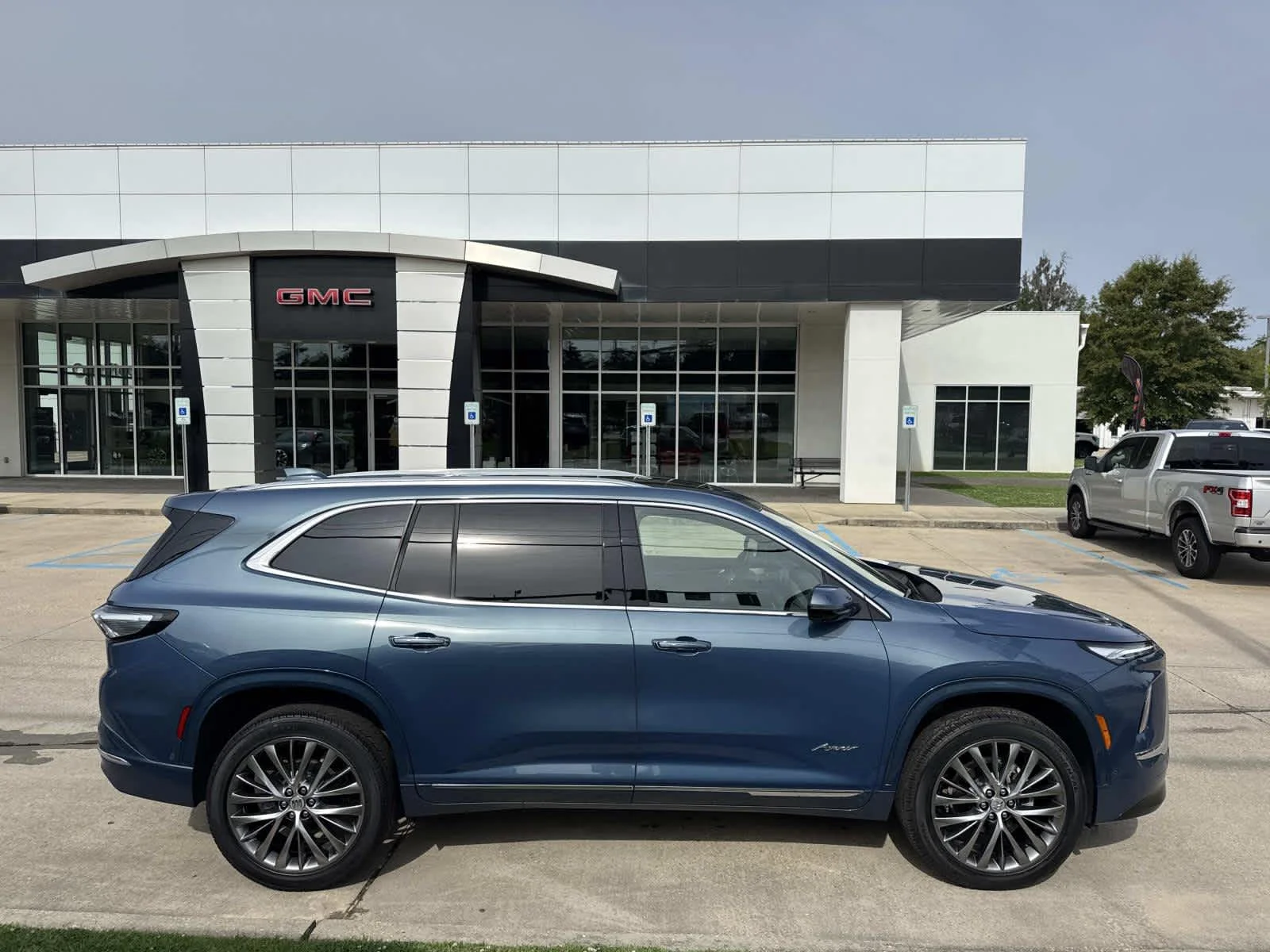 2025 Buick Enclave Avenir AWD's photo
