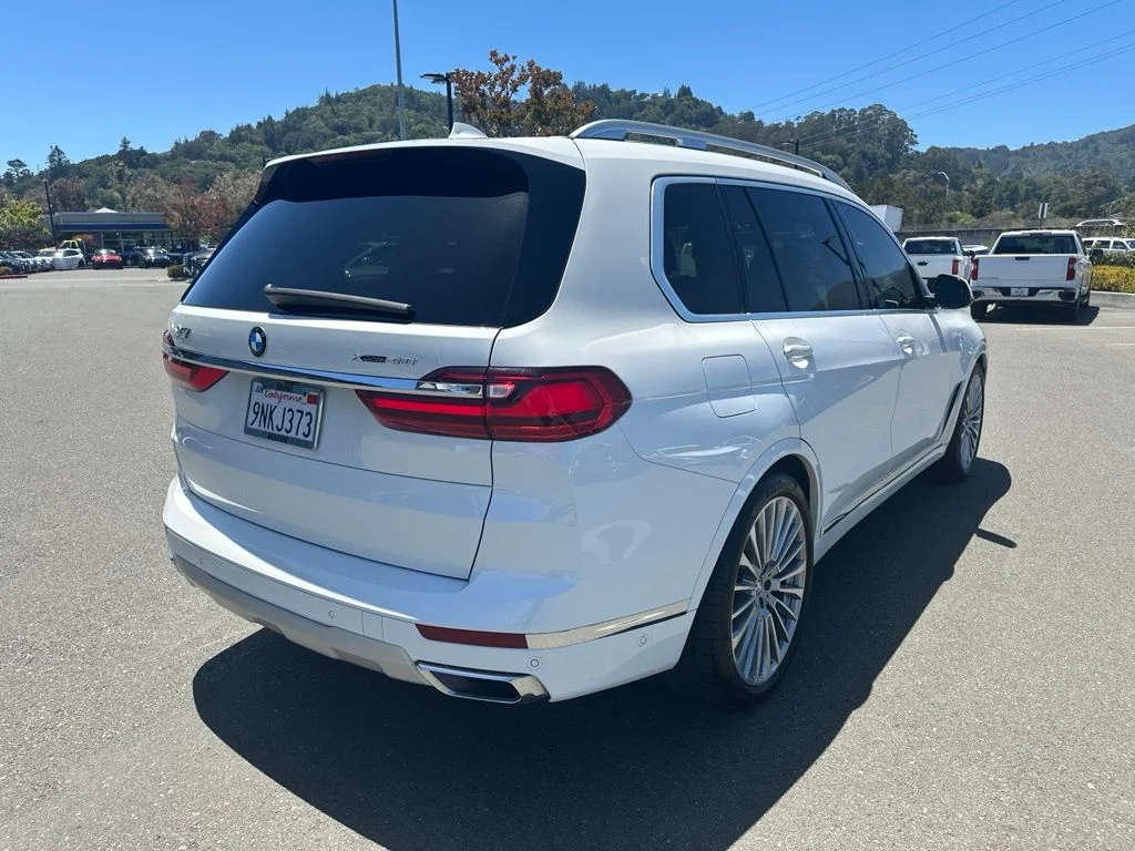 Used 2021 White BMW xDrive40i image 7