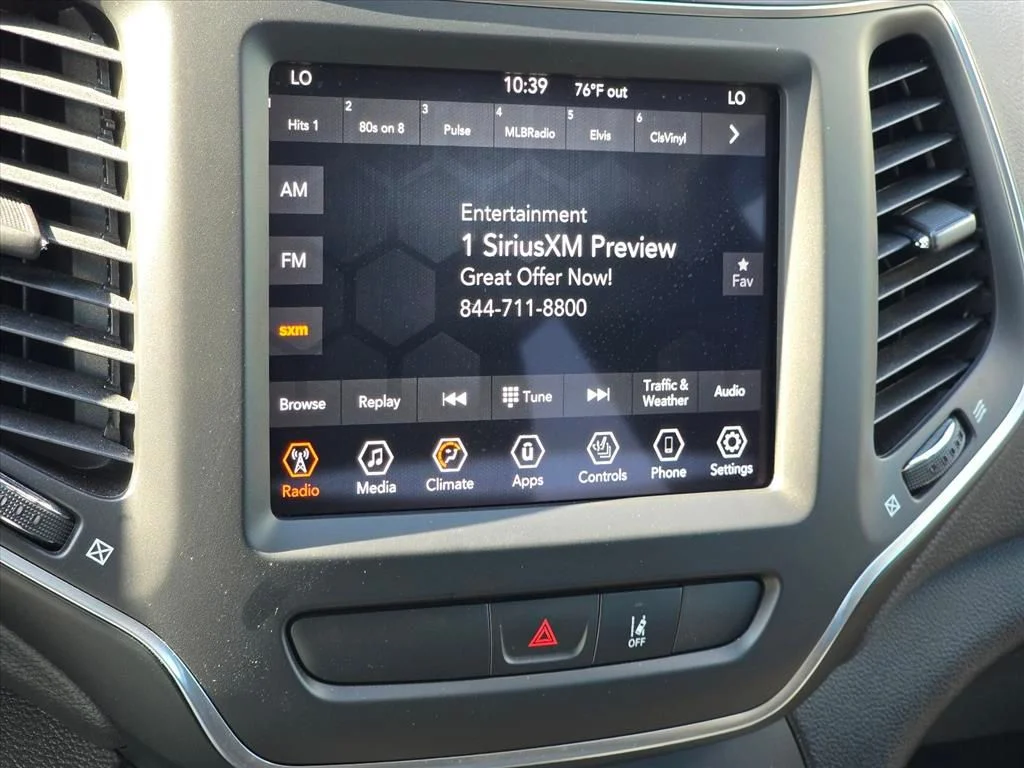 Used 2022 Gray Jeep Latitude Lux image 4