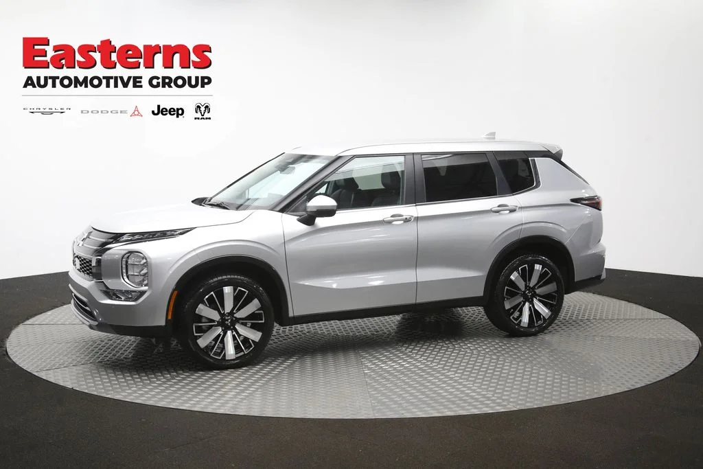 Used 2025 Silver Mitsubishi SE image 58