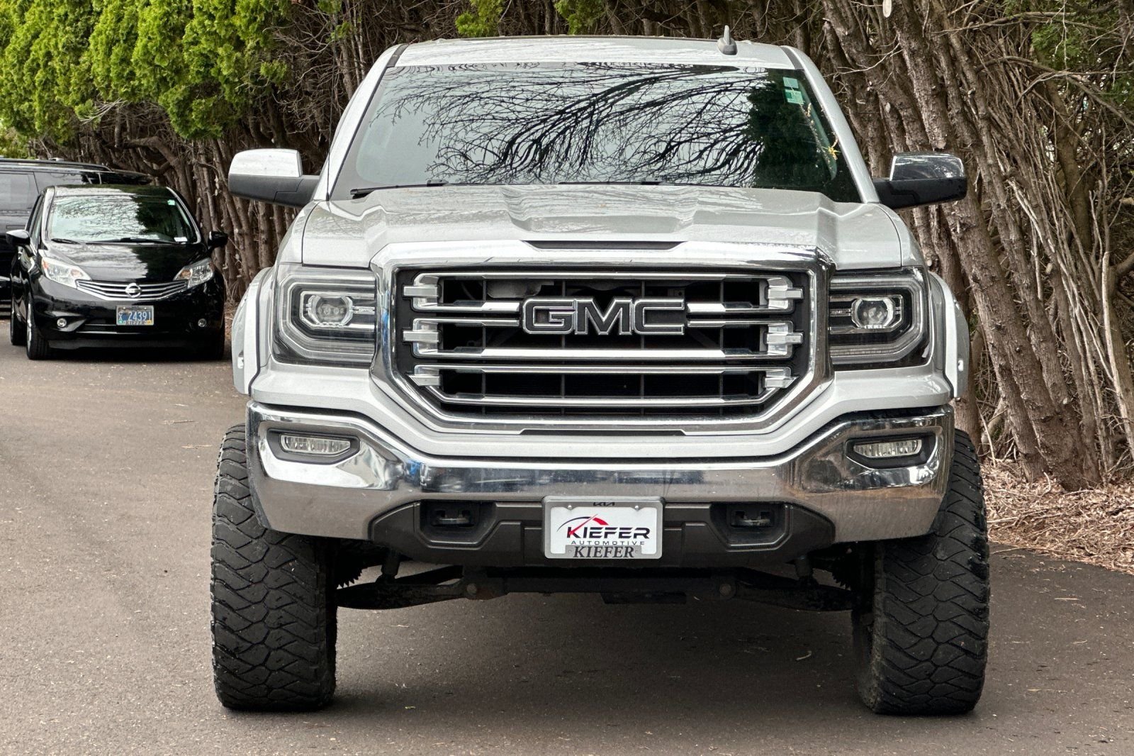 Used 2016 Silver GMC SLT image 9