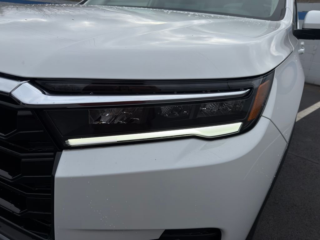 New 2026 Platinum White Pearl Honda Touring image 9