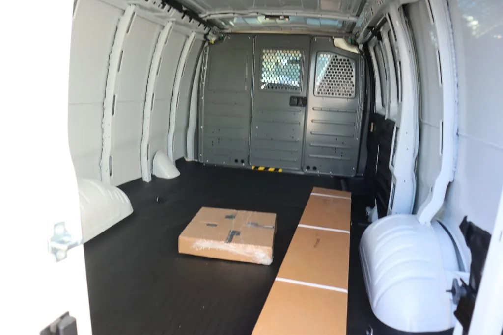 2025 GMC Savana Cargo Work Van - Photo 7