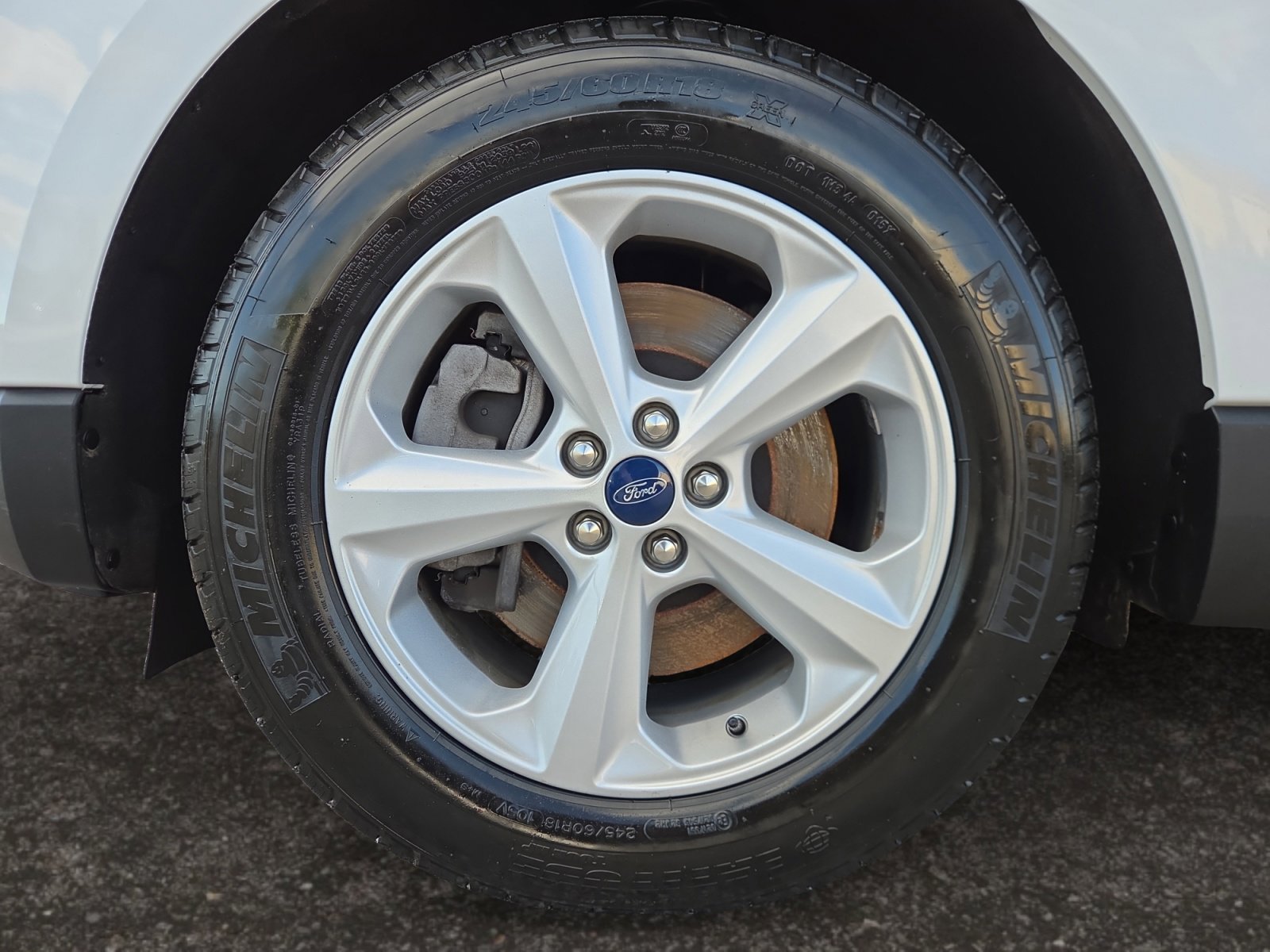 Used 2022 Oxford White Ford SE image 14