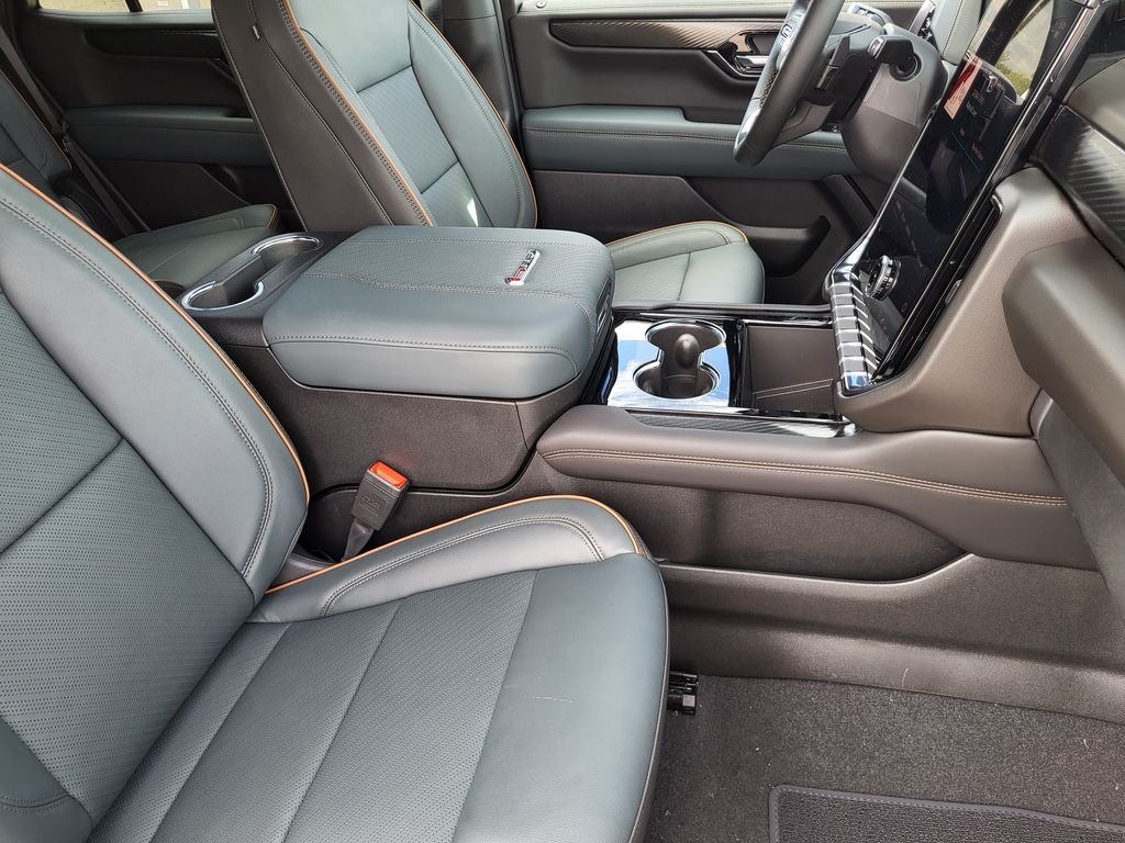 2026 GMC Yukon AT4 - Photo 8