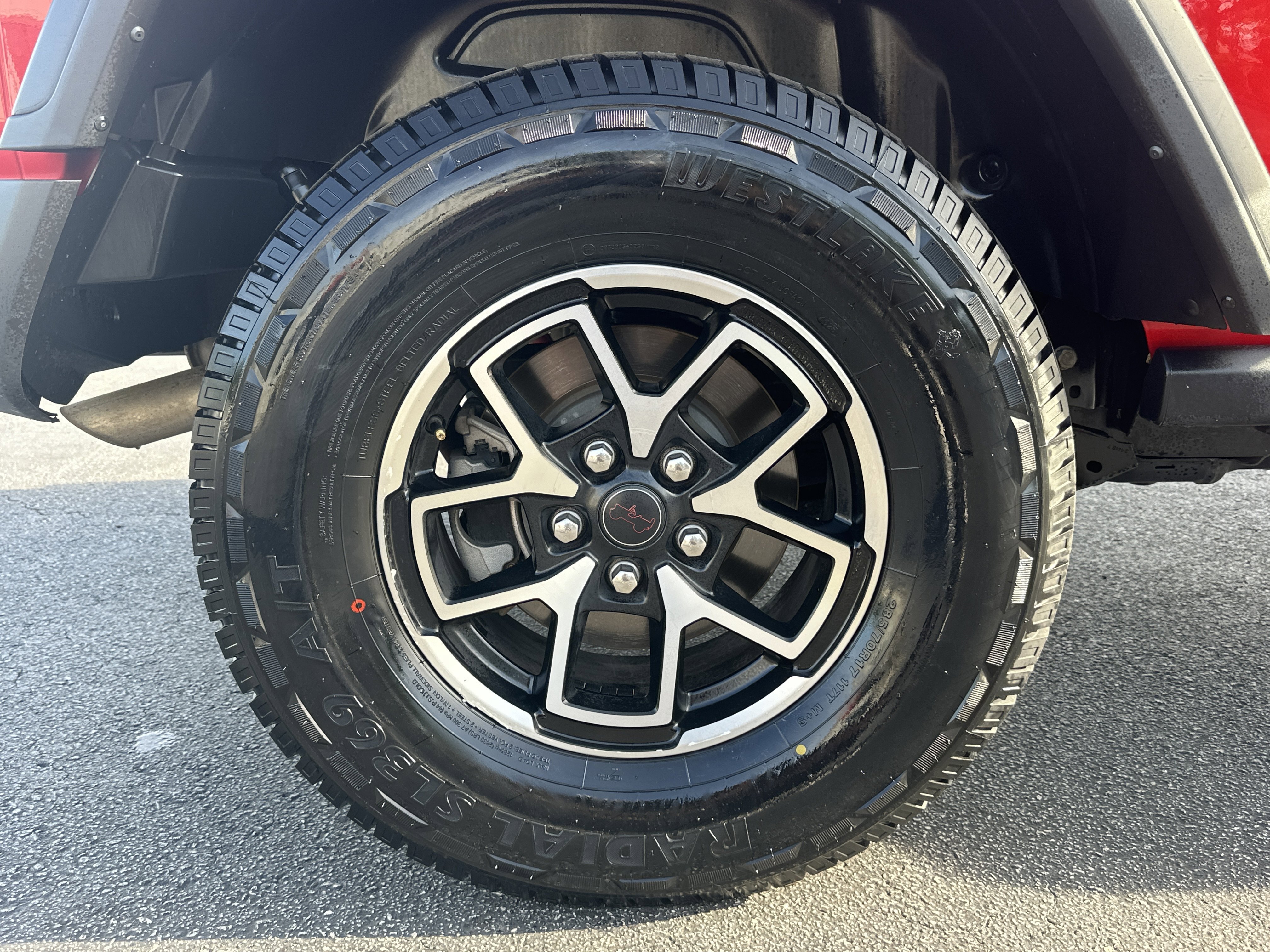 Used 2024 Firecracker Red Clearcoat Jeep Rubicon image 18