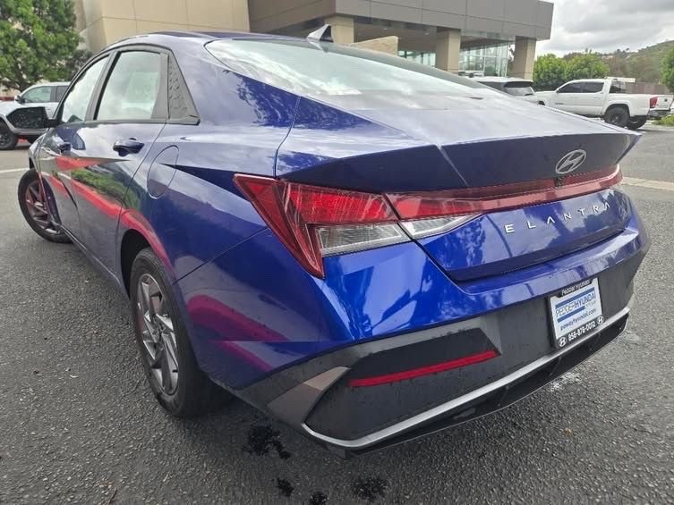 Used 2024 Blue Hyundai SEL image 4