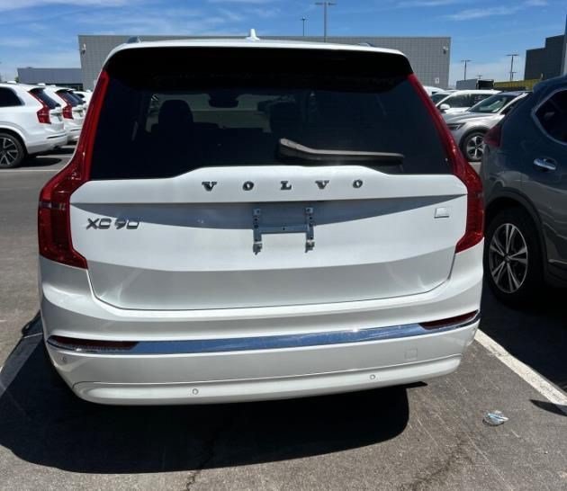 Certified Used 2024 Crystal White Volvo Ultimate Bright Theme image 11
