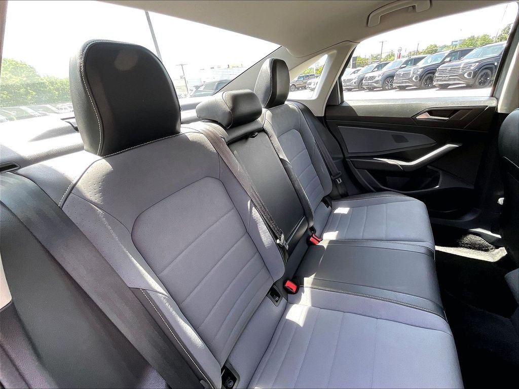 Used 2025 Platinum Gray Metallic Volkswagen 1.5T SE image 15