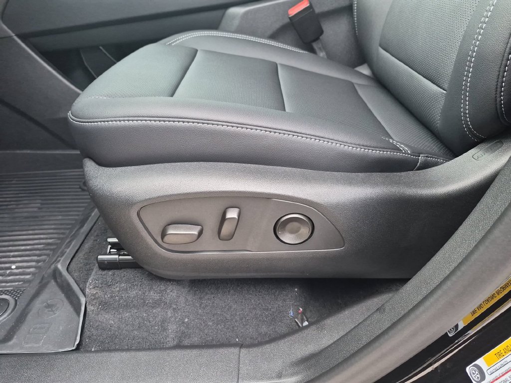 New 2027 Mosaic Black Metallic Chevrolet LT image 19