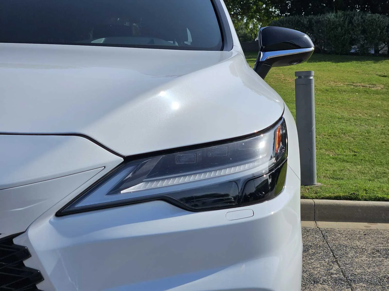 Certified Used 2024 ULTRA WHITE Lexus F SPORT Handling image 6