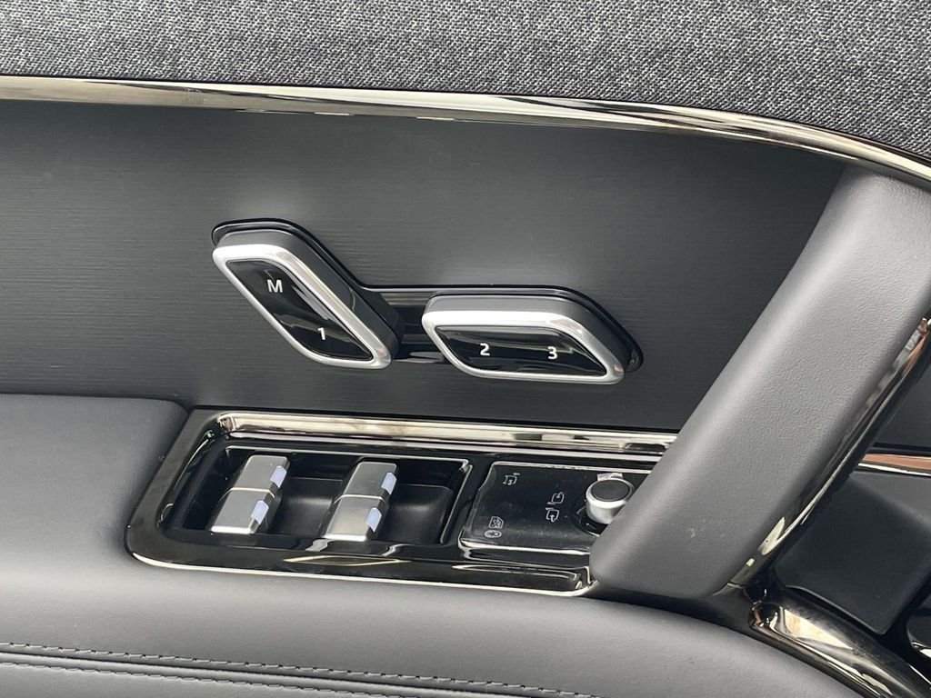 New 2026 Fuji White Land Rover Dynamic SE image 34