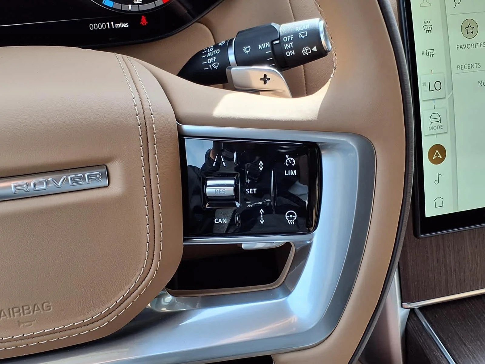 New 2026 Fuji White Land Rover SE image 20