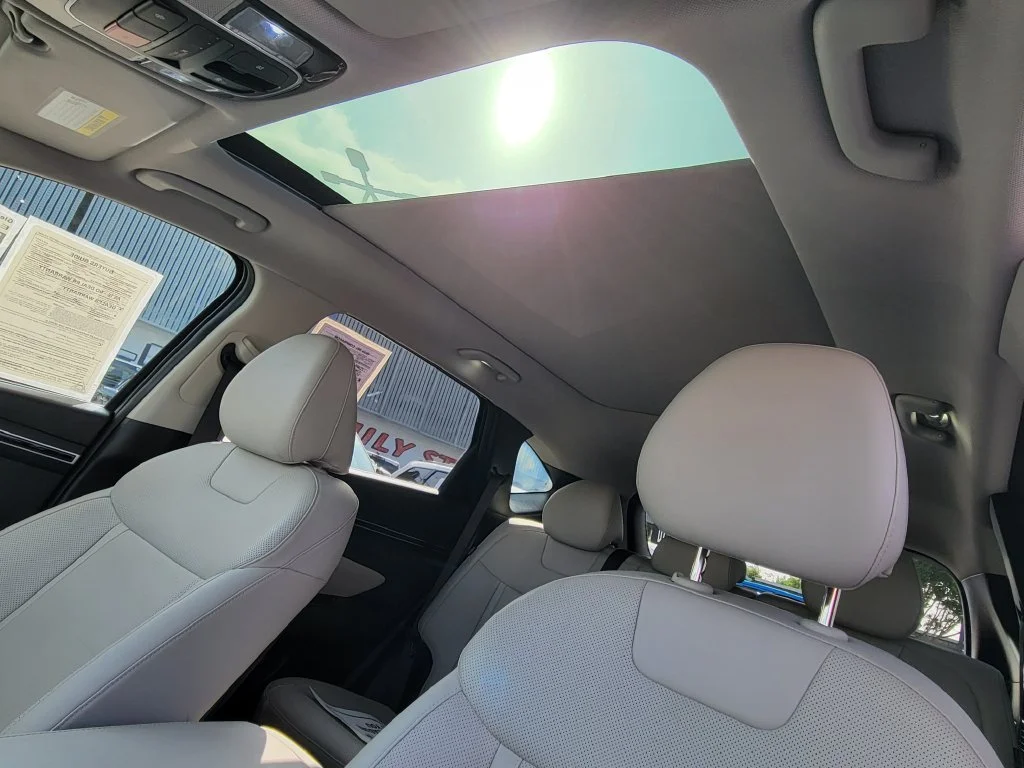 Used 2024 Blue Hyundai SEL Convenience image 21