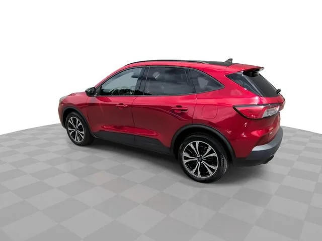 Used 2021 Red Ford SE image 6