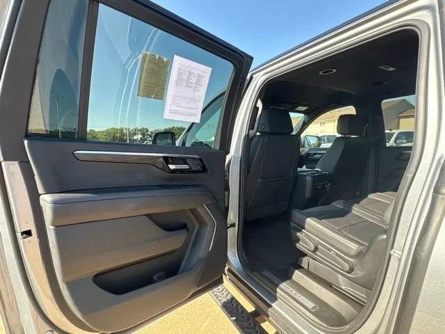 2025 Chevrolet Suburban Z71 - Photo 16