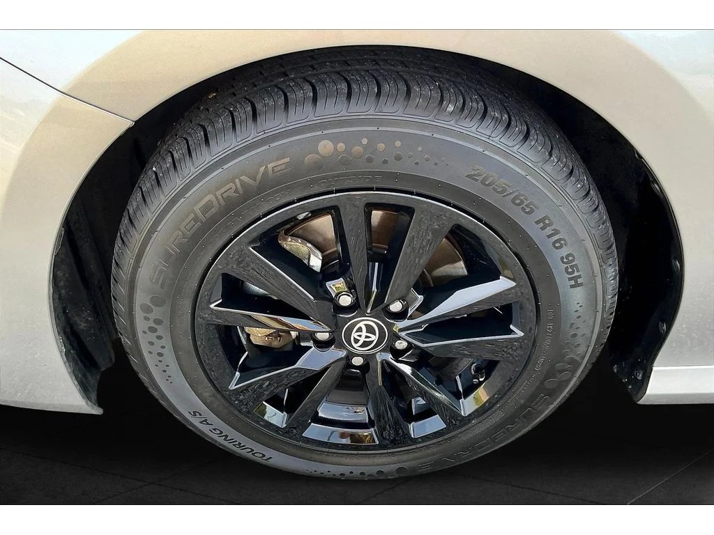 Used 2025 Silver Toyota LE image 7