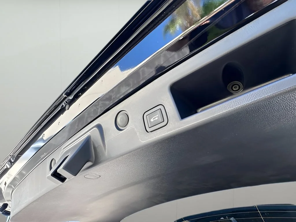 New 2027 Mosaic Black Metallic Chevrolet ACTIV image 6