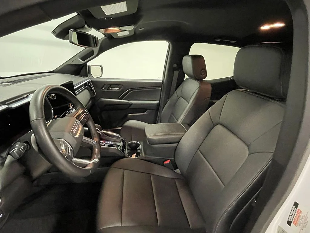 Used 2024 White GMC Elevation image 3