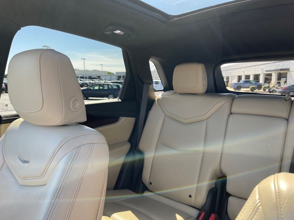Used 2017 Crystal White Tricoat Cadillac Luxury image 17
