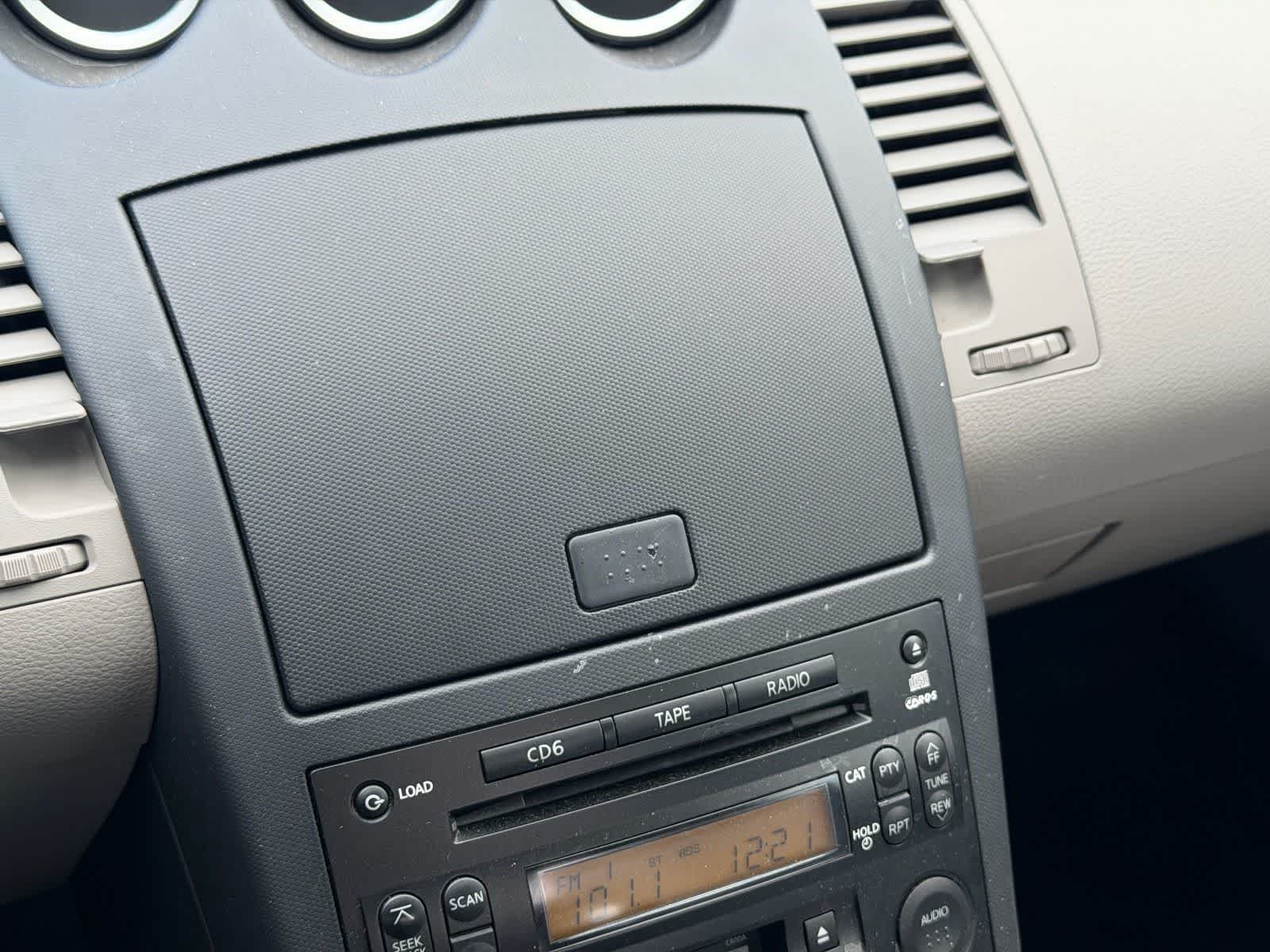 Used 2004 Pikes Peak White Pearl Nissan Touring image 11