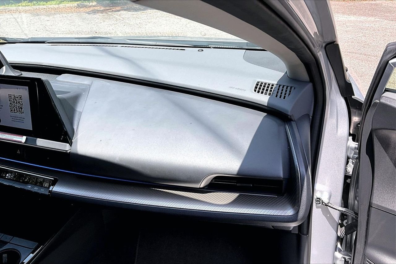 Used 2025  Toyota XLE image 22