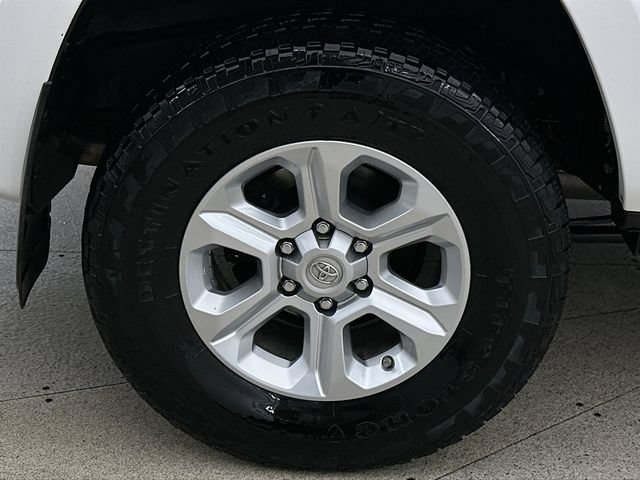 Certified Used 2019 White Toyota SR5 image 39