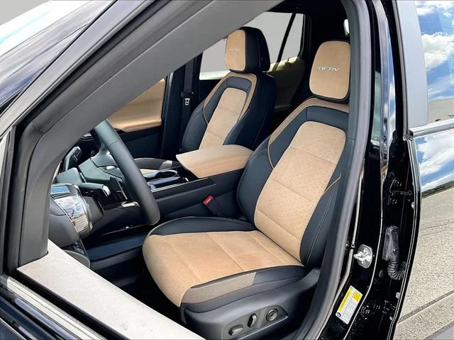 New 2027 Mosaic Black Metallic Chevrolet ACTIV image 10