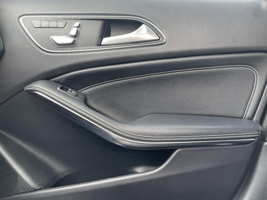 Used 2018 Gray Mercedes-Benz GLA 250 image 15