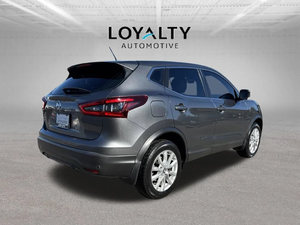 Used 2021 Gray Nissan S image 5